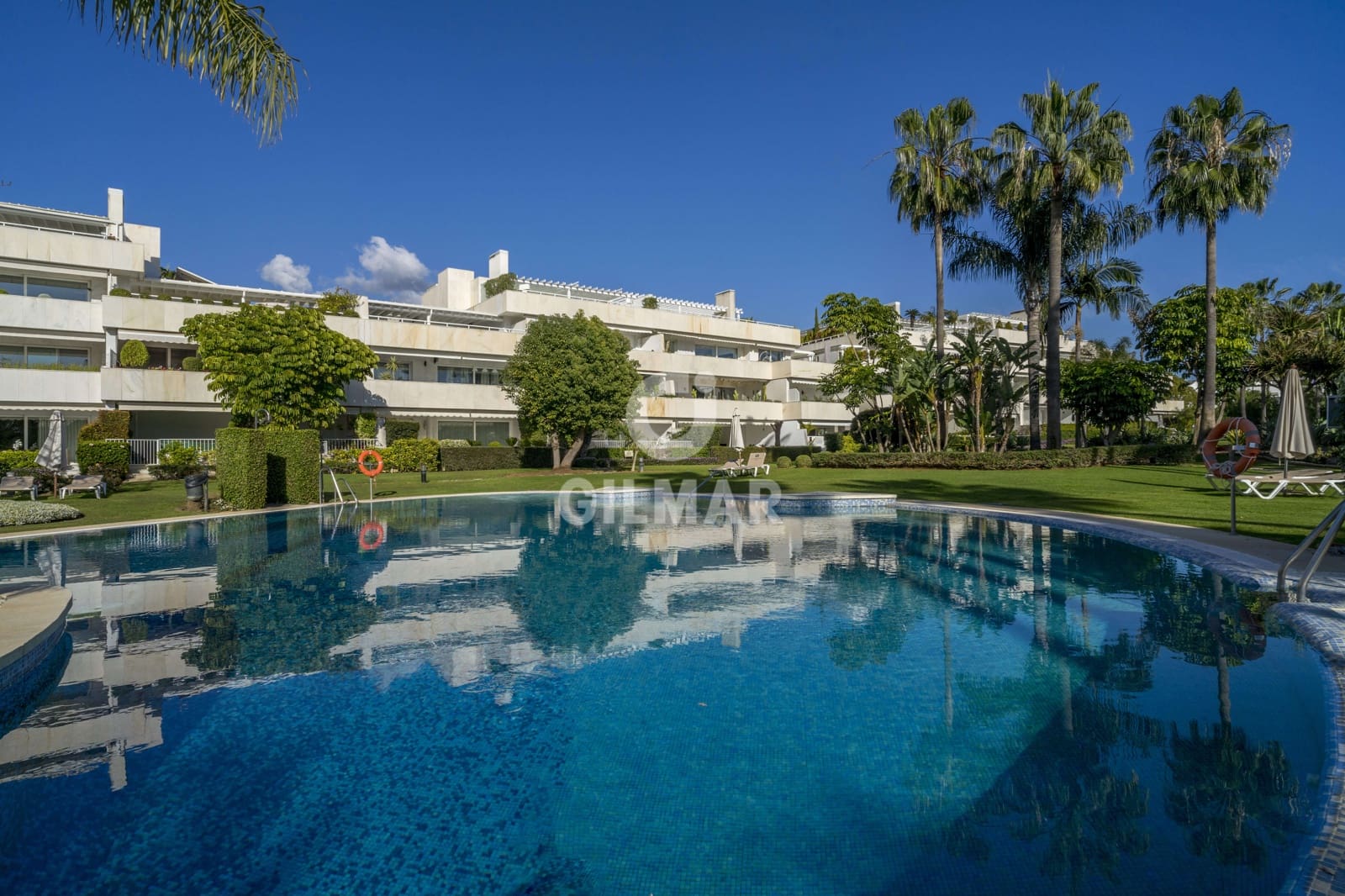 3 sypialnia Mieszkanie na sprzedaż w Nueva Andalucia z basenem garażem - 1 150 000 € (Ref: 9205896)