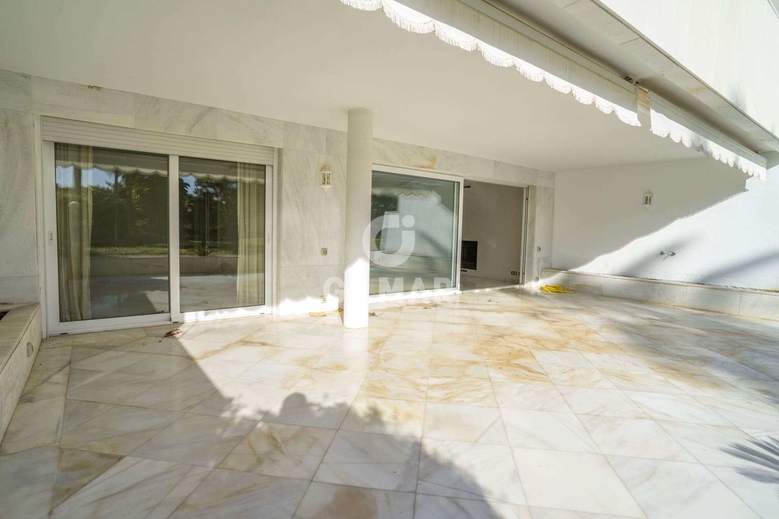 3 sypialnia Mieszkanie na sprzedaż w Nueva Andalucia z basenem garażem - 1 150 000 € (Ref: 9205896)