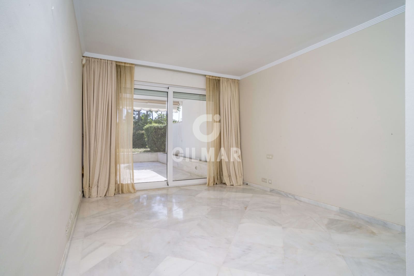 3 sypialnia Mieszkanie na sprzedaż w Nueva Andalucia z basenem garażem - 1 150 000 € (Ref: 9205896)