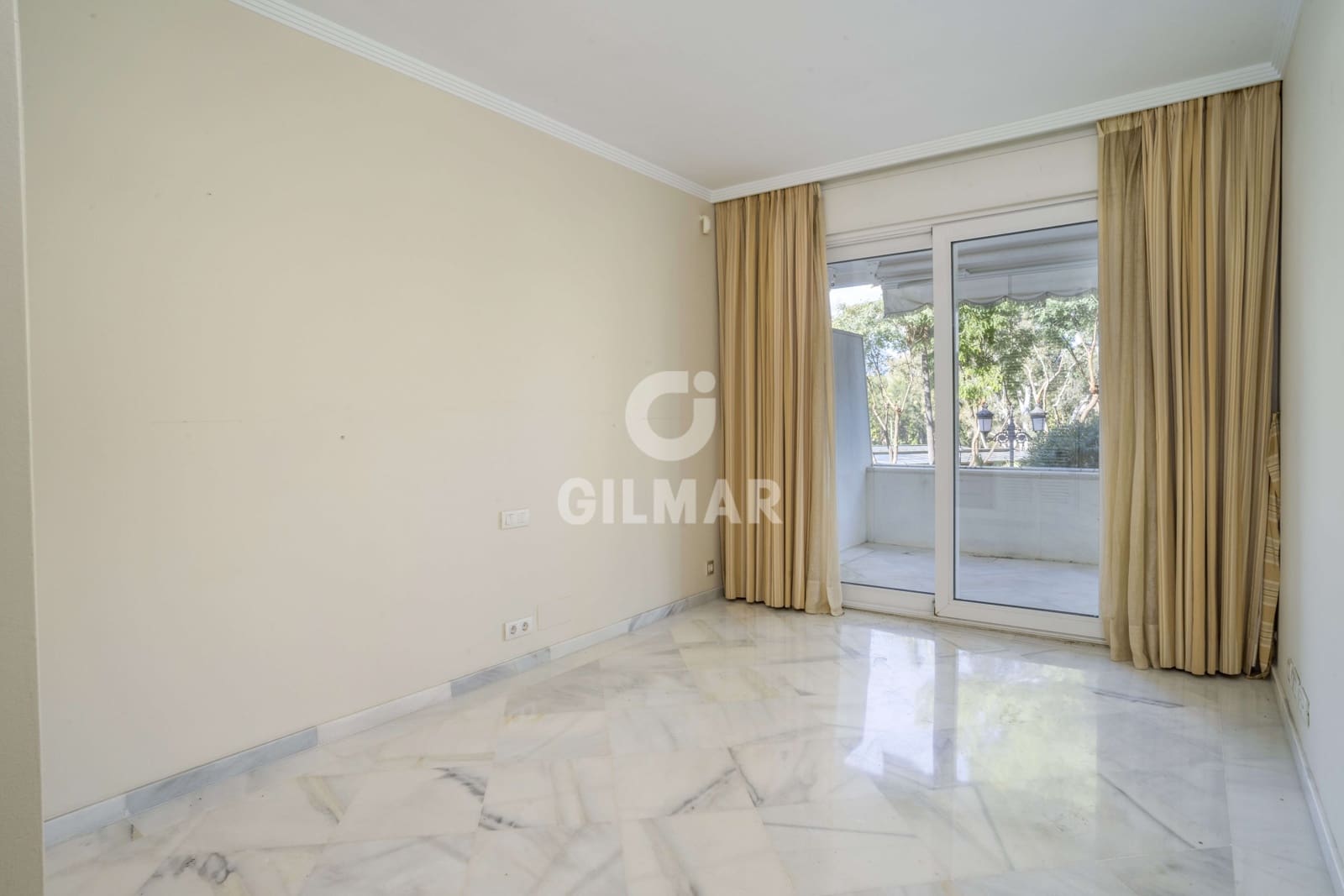 3 sypialnia Mieszkanie na sprzedaż w Nueva Andalucia z basenem garażem - 1 150 000 € (Ref: 9205896)