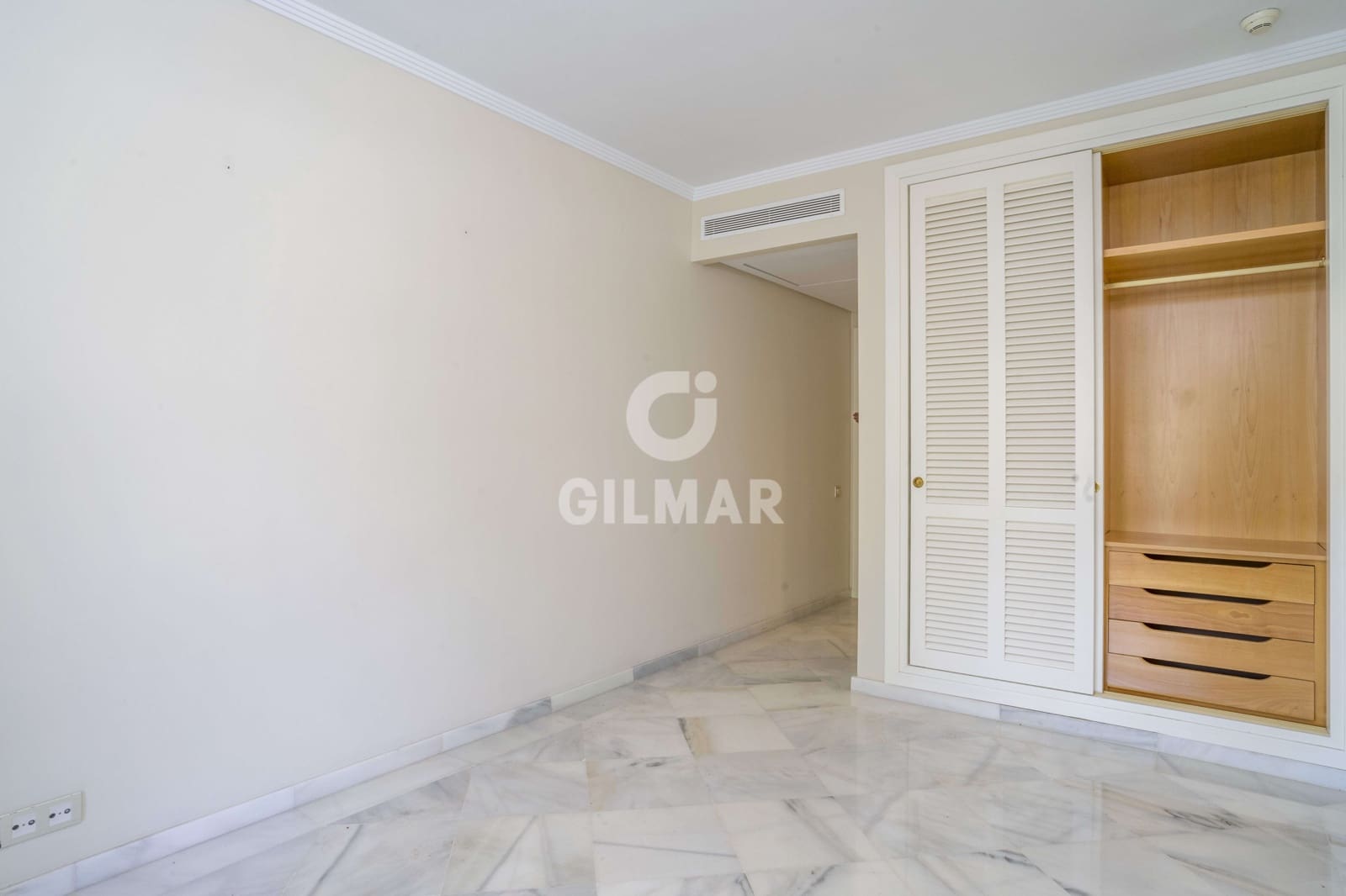 3 sypialnia Mieszkanie na sprzedaż w Nueva Andalucia z basenem garażem - 1 150 000 € (Ref: 9205896)