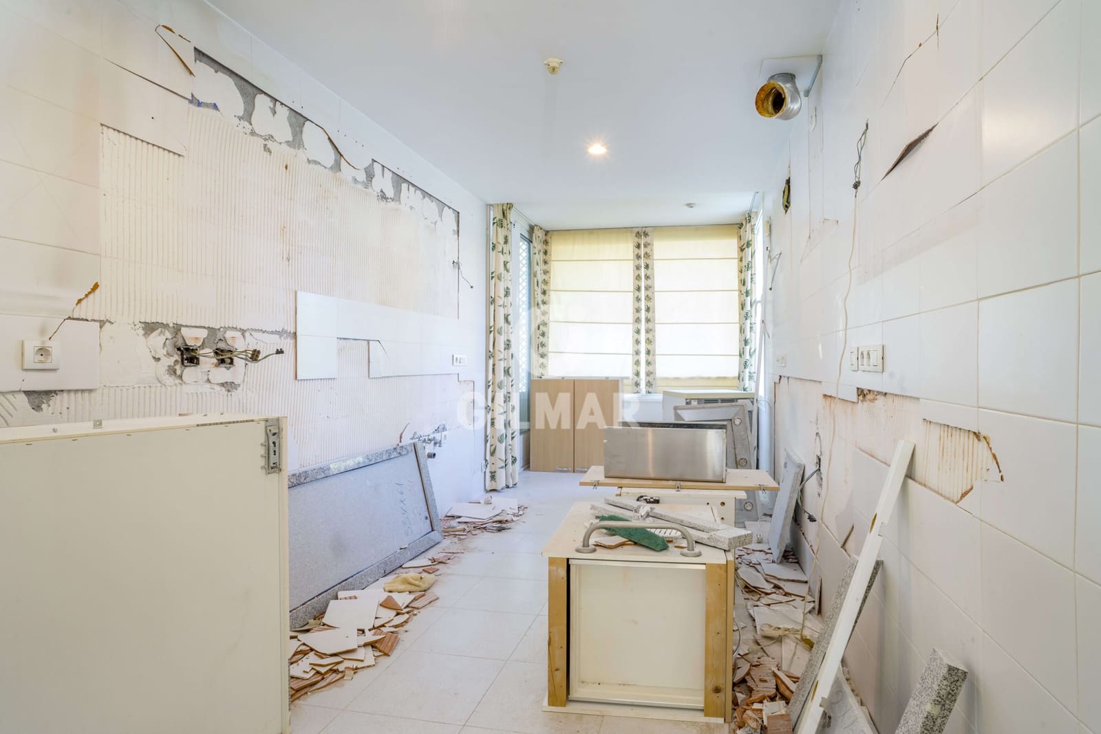 3 sypialnia Mieszkanie na sprzedaż w Nueva Andalucia z basenem garażem - 1 150 000 € (Ref: 9205896)