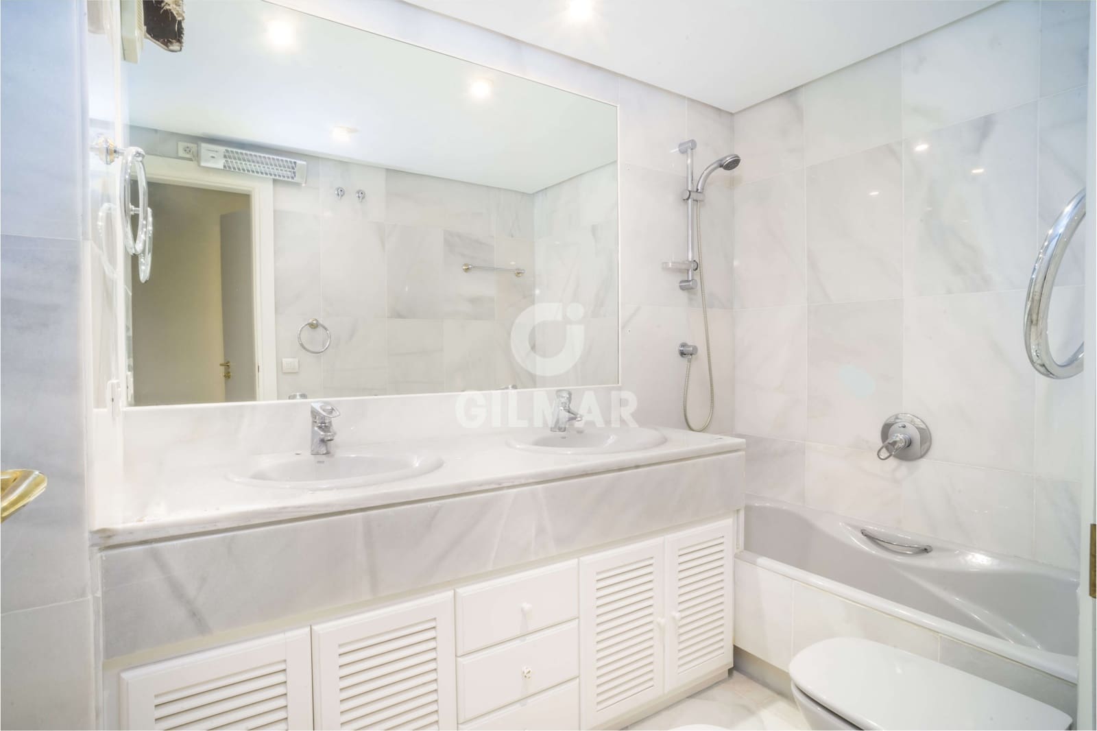 3 sypialnia Mieszkanie na sprzedaż w Nueva Andalucia z basenem garażem - 1 150 000 € (Ref: 9205896)