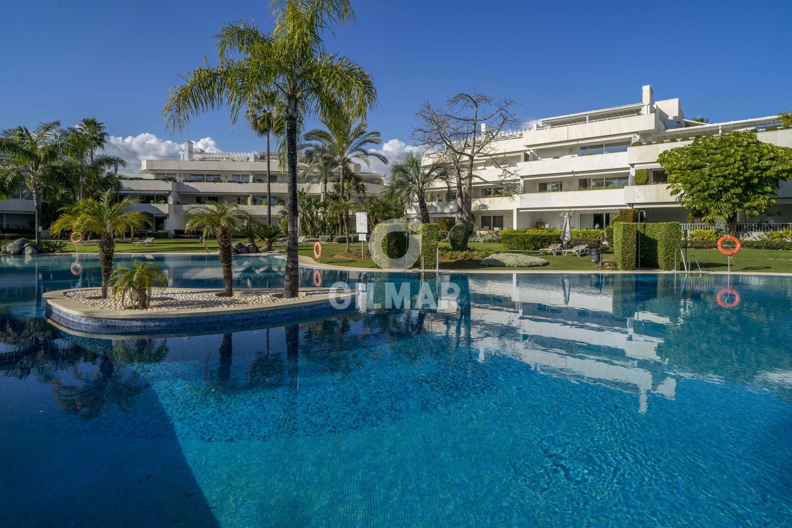 3 sypialnia Mieszkanie na sprzedaż w Nueva Andalucia z basenem garażem - 1 150 000 € (Ref: 9205896)