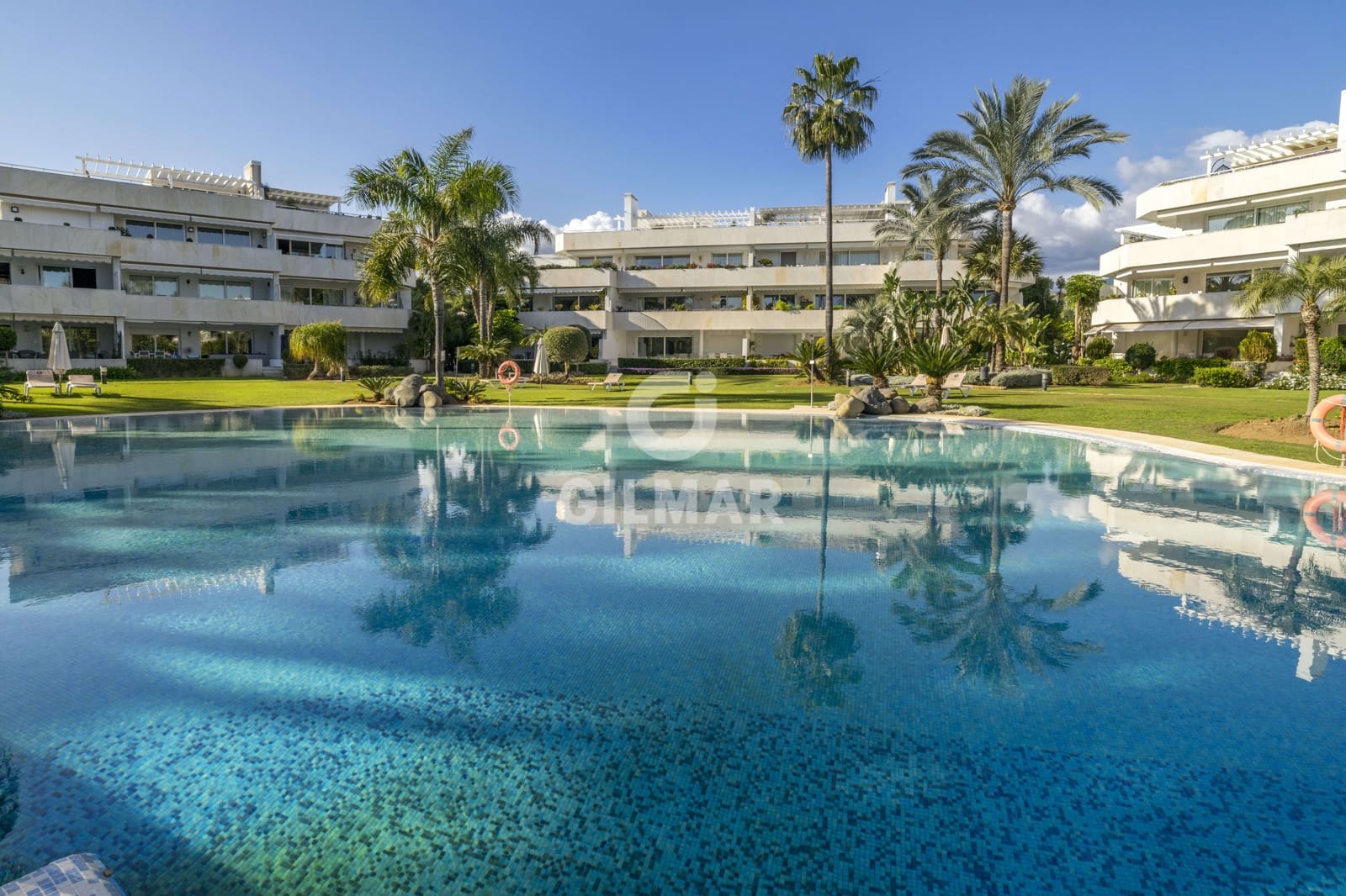 3 sypialnia Mieszkanie na sprzedaż w Nueva Andalucia z basenem garażem - 1 150 000 € (Ref: 9205896)