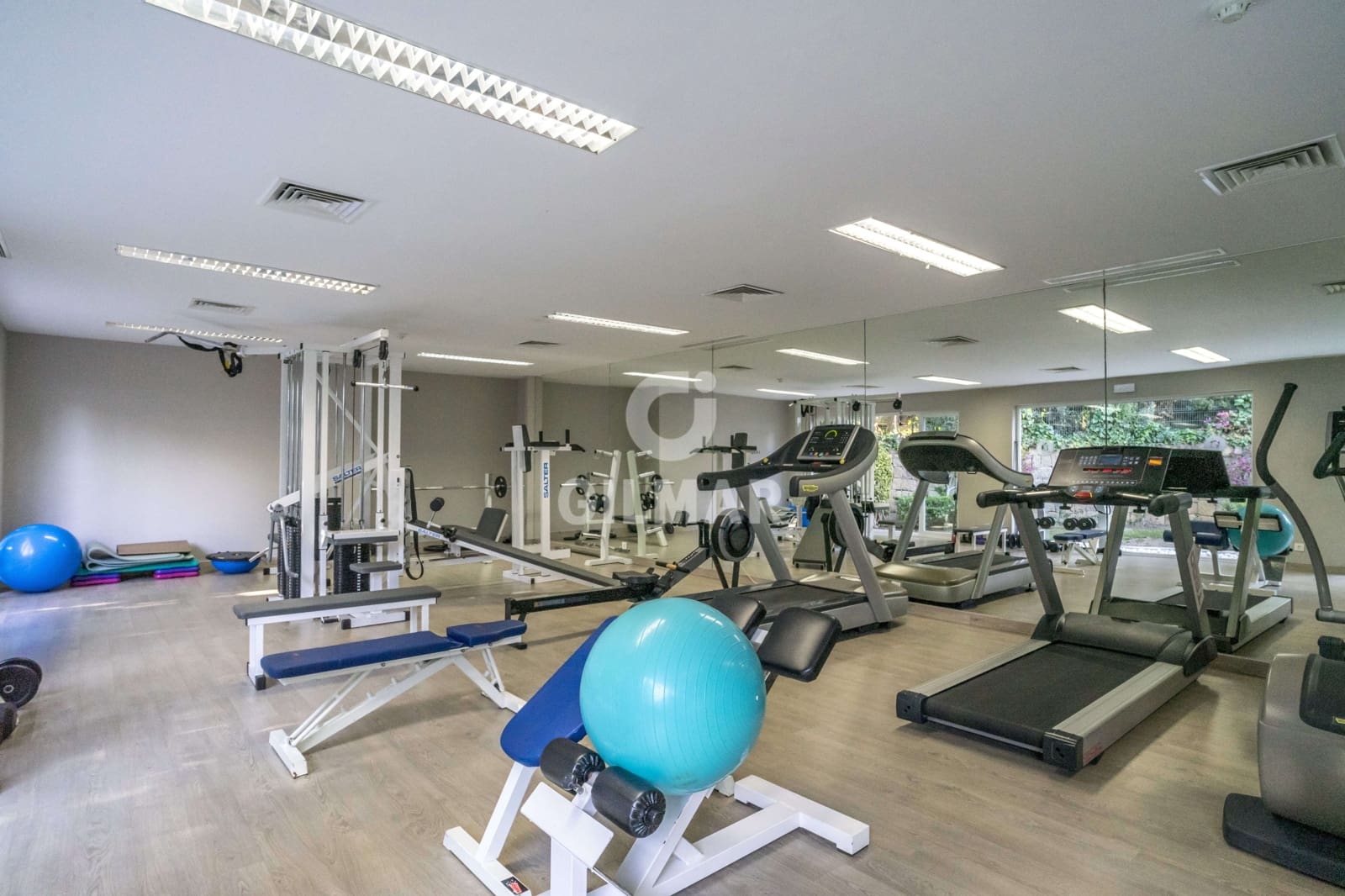 3 sypialnia Mieszkanie na sprzedaż w Nueva Andalucia z basenem garażem - 1 150 000 € (Ref: 9205896)