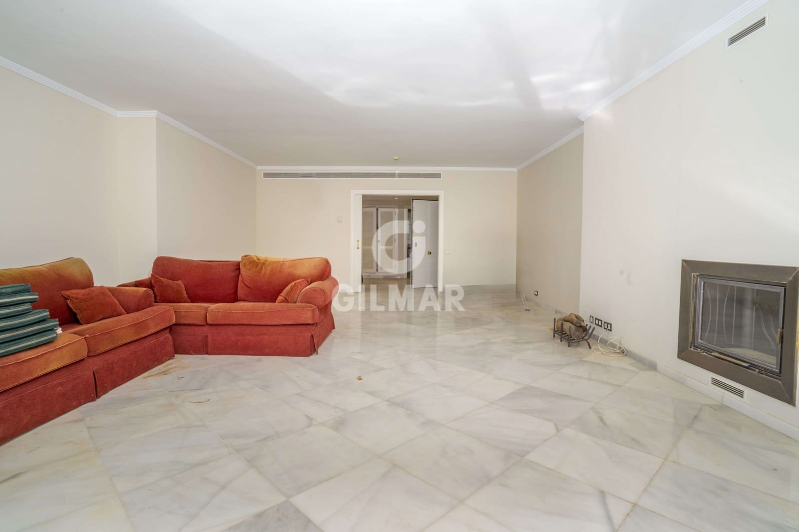 3 sypialnia Mieszkanie na sprzedaż w Nueva Andalucia z basenem garażem - 1 150 000 € (Ref: 9205896)