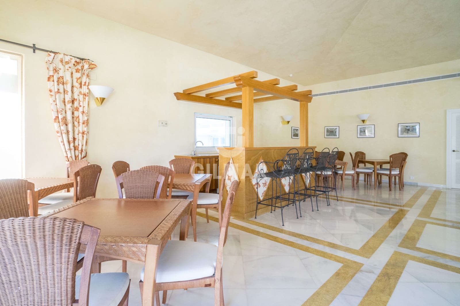 3 sypialnia Mieszkanie na sprzedaż w Nueva Andalucia z basenem garażem - 1 150 000 € (Ref: 9205896)