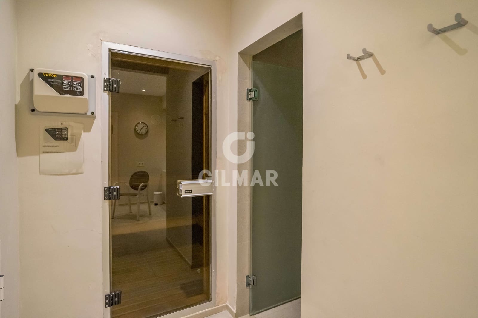 3 sypialnia Mieszkanie na sprzedaż w Nueva Andalucia z basenem garażem - 1 150 000 € (Ref: 9205896)