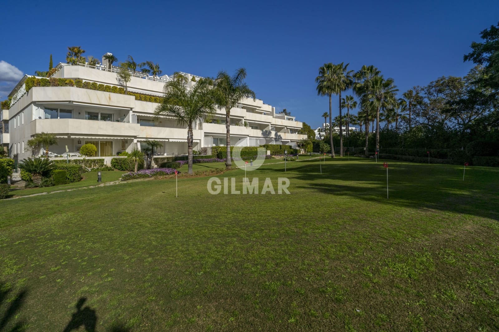 3 sypialnia Mieszkanie na sprzedaż w Nueva Andalucia z basenem garażem - 1 150 000 € (Ref: 9205896)