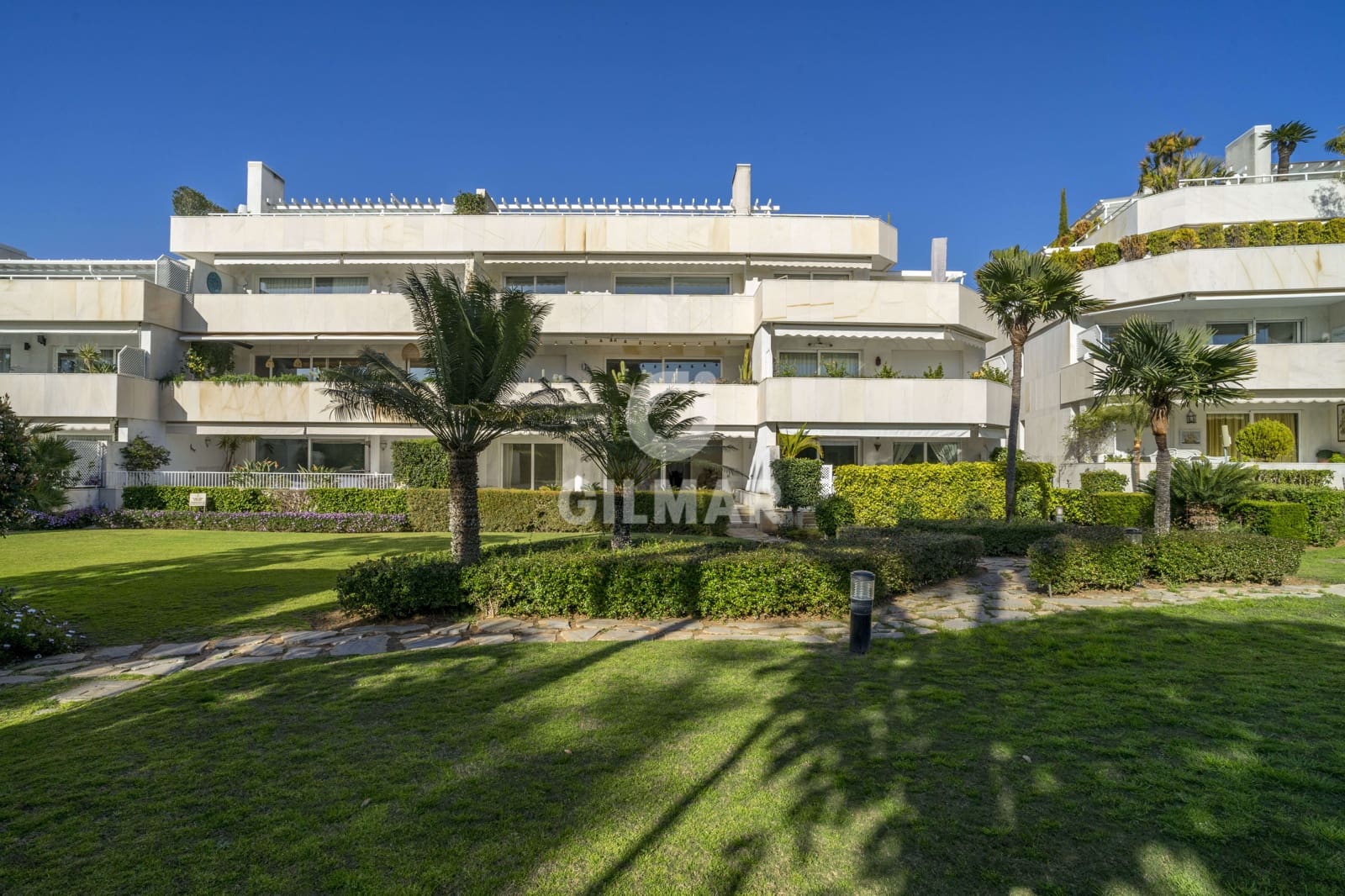 3 sypialnia Mieszkanie na sprzedaż w Nueva Andalucia z basenem garażem - 1 150 000 € (Ref: 9205896)