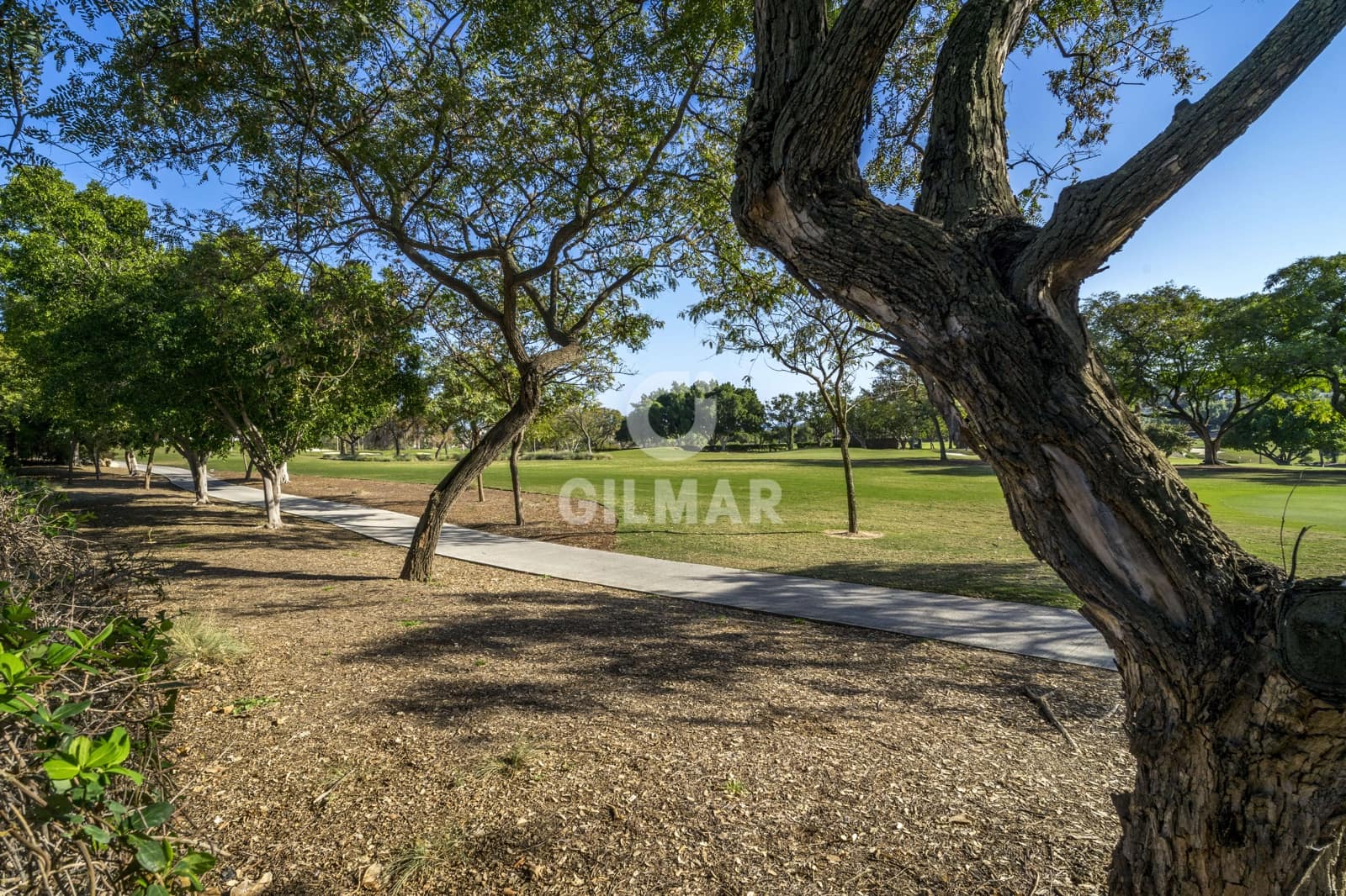 3 sypialnia Mieszkanie na sprzedaż w Nueva Andalucia z basenem garażem - 1 150 000 € (Ref: 9205896)