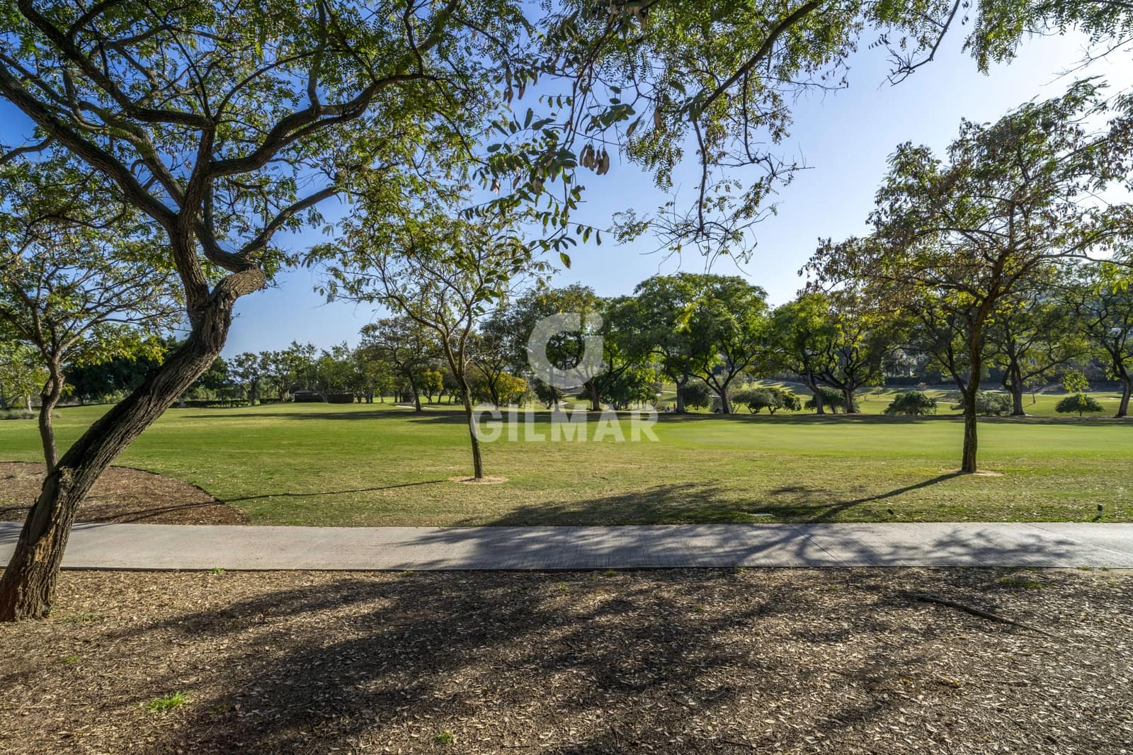 3 sypialnia Mieszkanie na sprzedaż w Nueva Andalucia z basenem garażem - 1 150 000 € (Ref: 9205896)