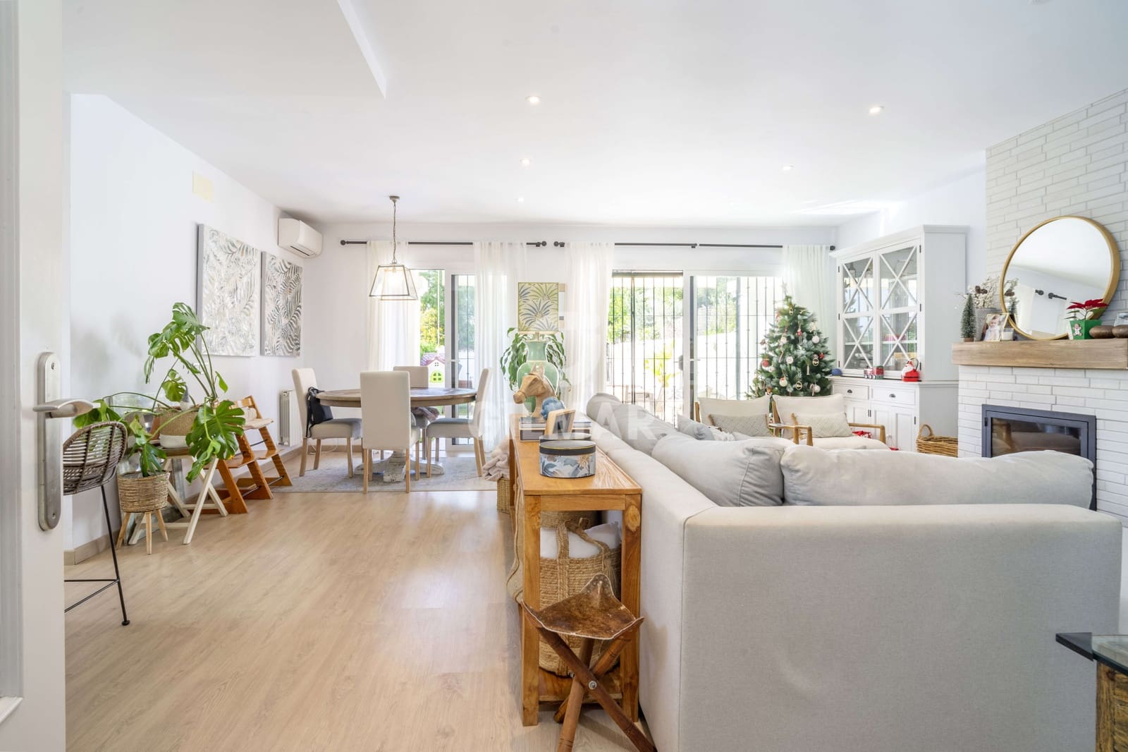 3 soveværelse Semi-Rækkehus til salg i San Pedro de Alcantara med swimmingpool garage - € 1.450.000 (Ref: 9205900)