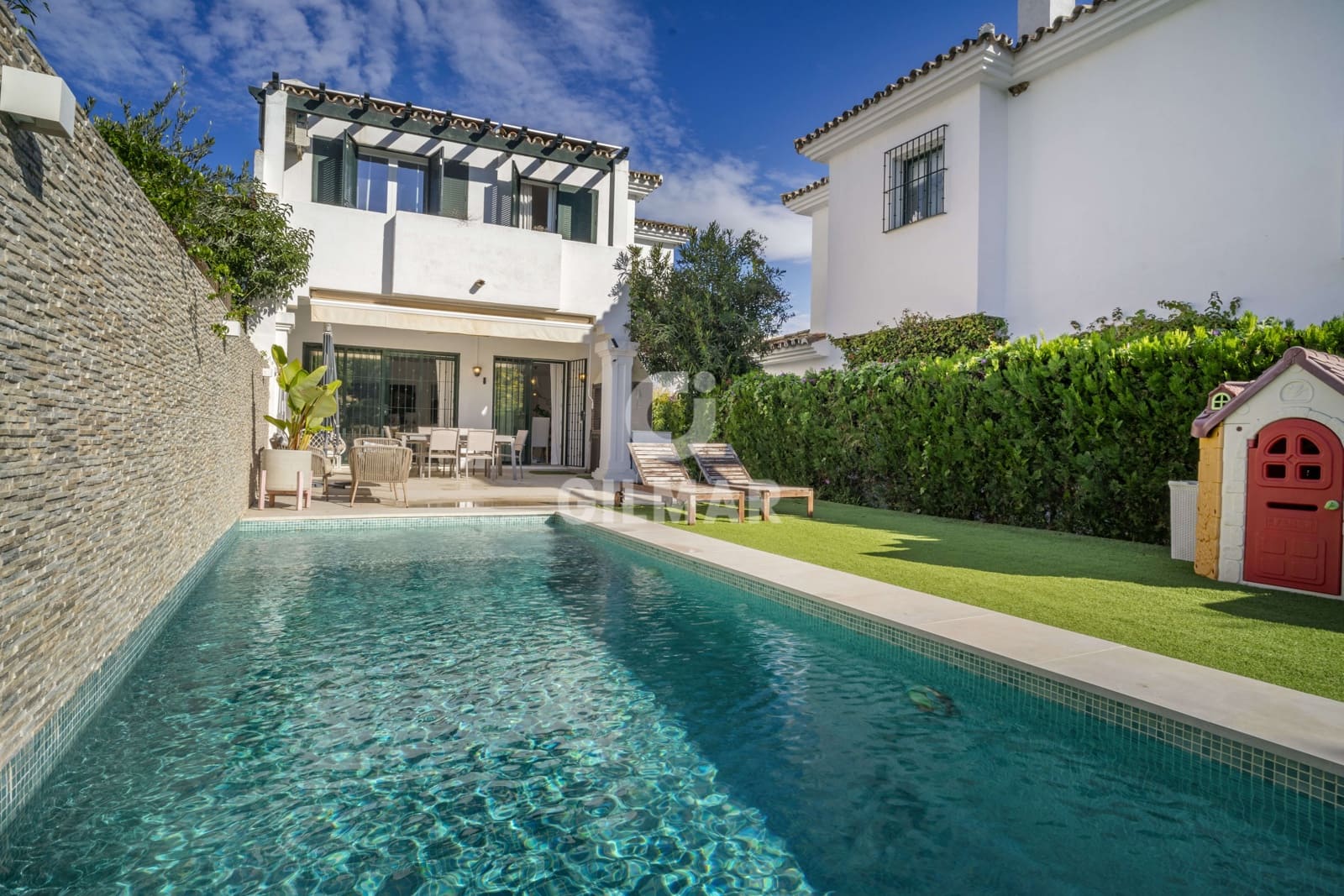 3 soveværelse Semi-Rækkehus til salg i San Pedro de Alcantara med swimmingpool garage - € 1.450.000 (Ref: 9205900)