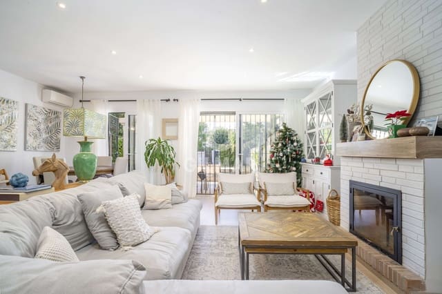 3 soverom Kjedet enebolig til salgs i Nueva Alcántara, Marbella med svømmebasseng garasje - € 1 450 000 (Ref: 9205900)