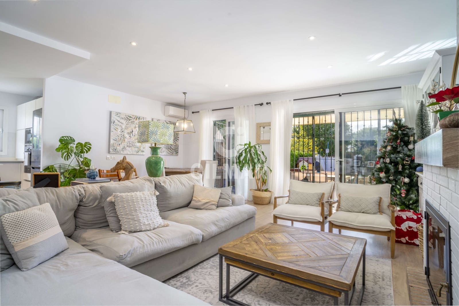 3 soveværelse Semi-Rækkehus til salg i San Pedro de Alcantara med swimmingpool garage - € 1.450.000 (Ref: 9205900)