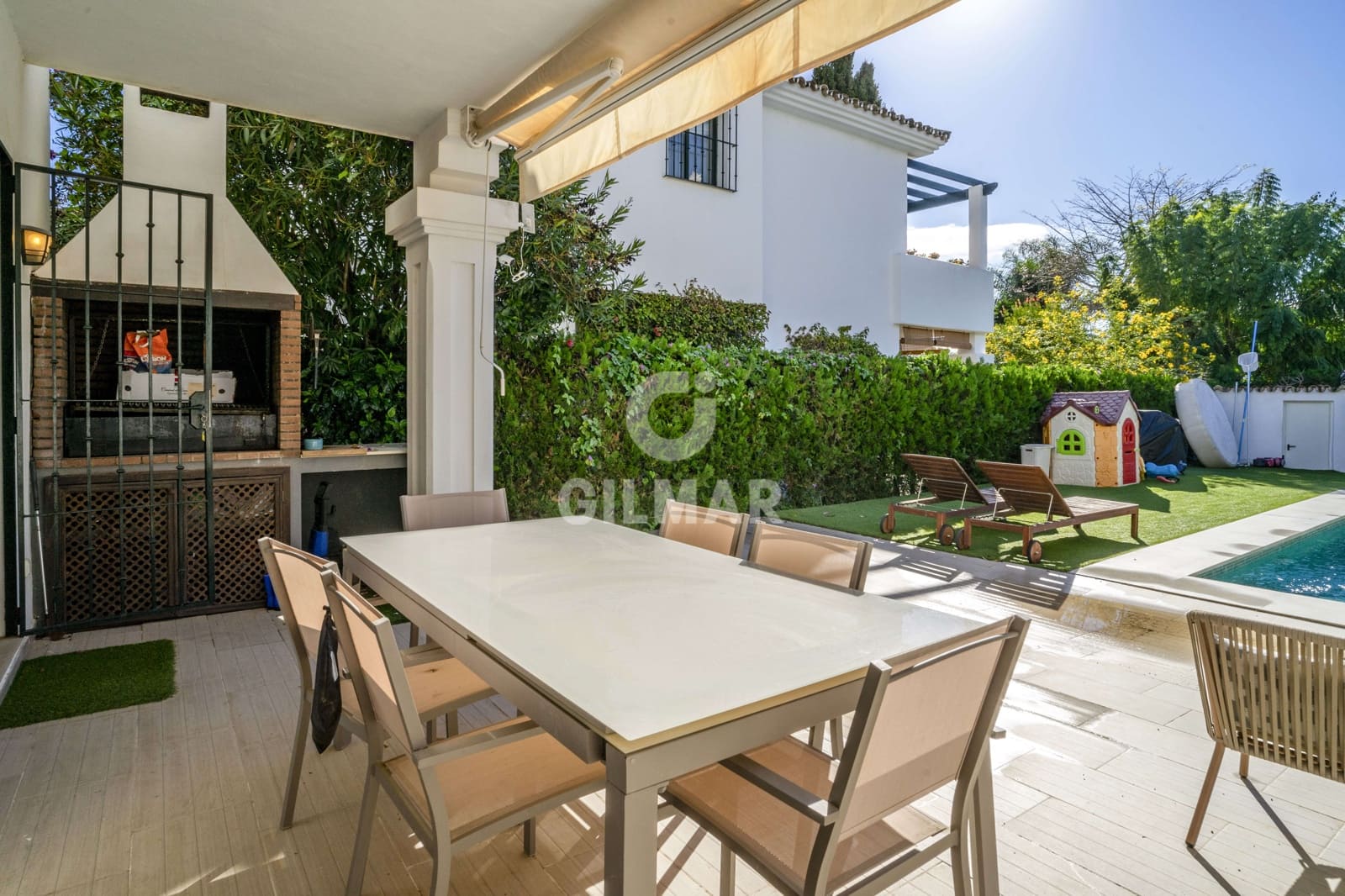 3 soveværelse Semi-Rækkehus til salg i San Pedro de Alcantara med swimmingpool garage - € 1.450.000 (Ref: 9205900)