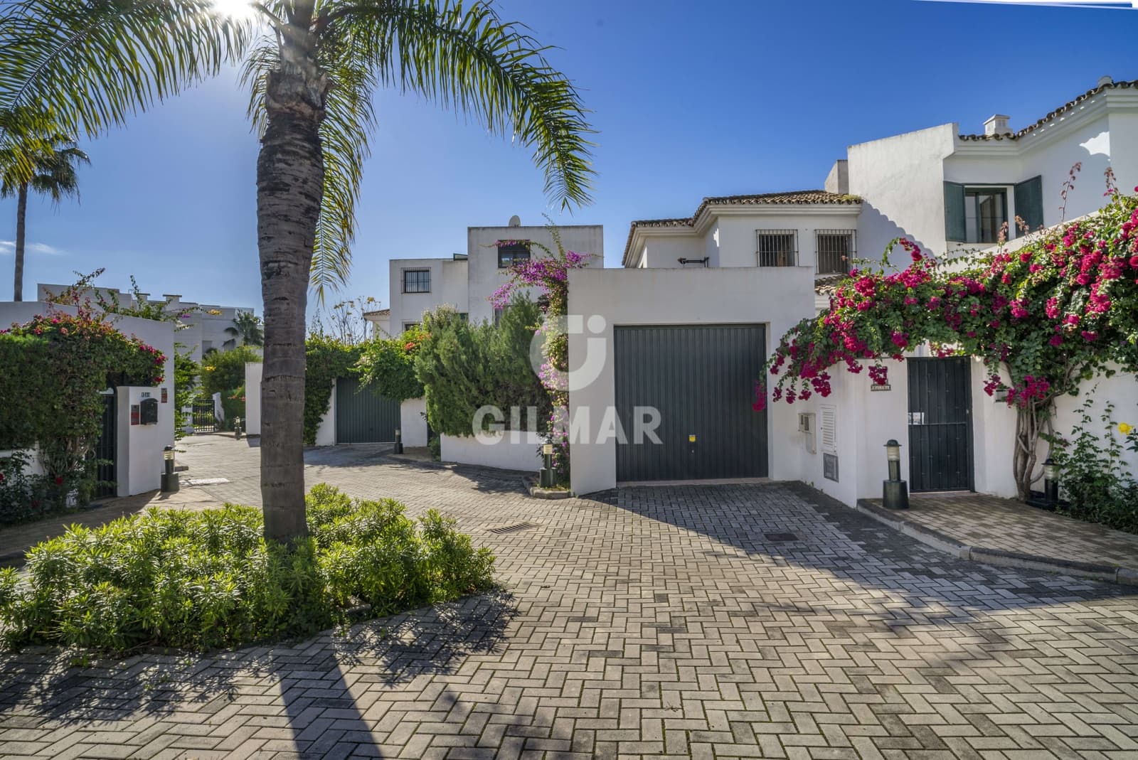 3 soveværelse Semi-Rækkehus til salg i San Pedro de Alcantara med swimmingpool garage - € 1.450.000 (Ref: 9205900)