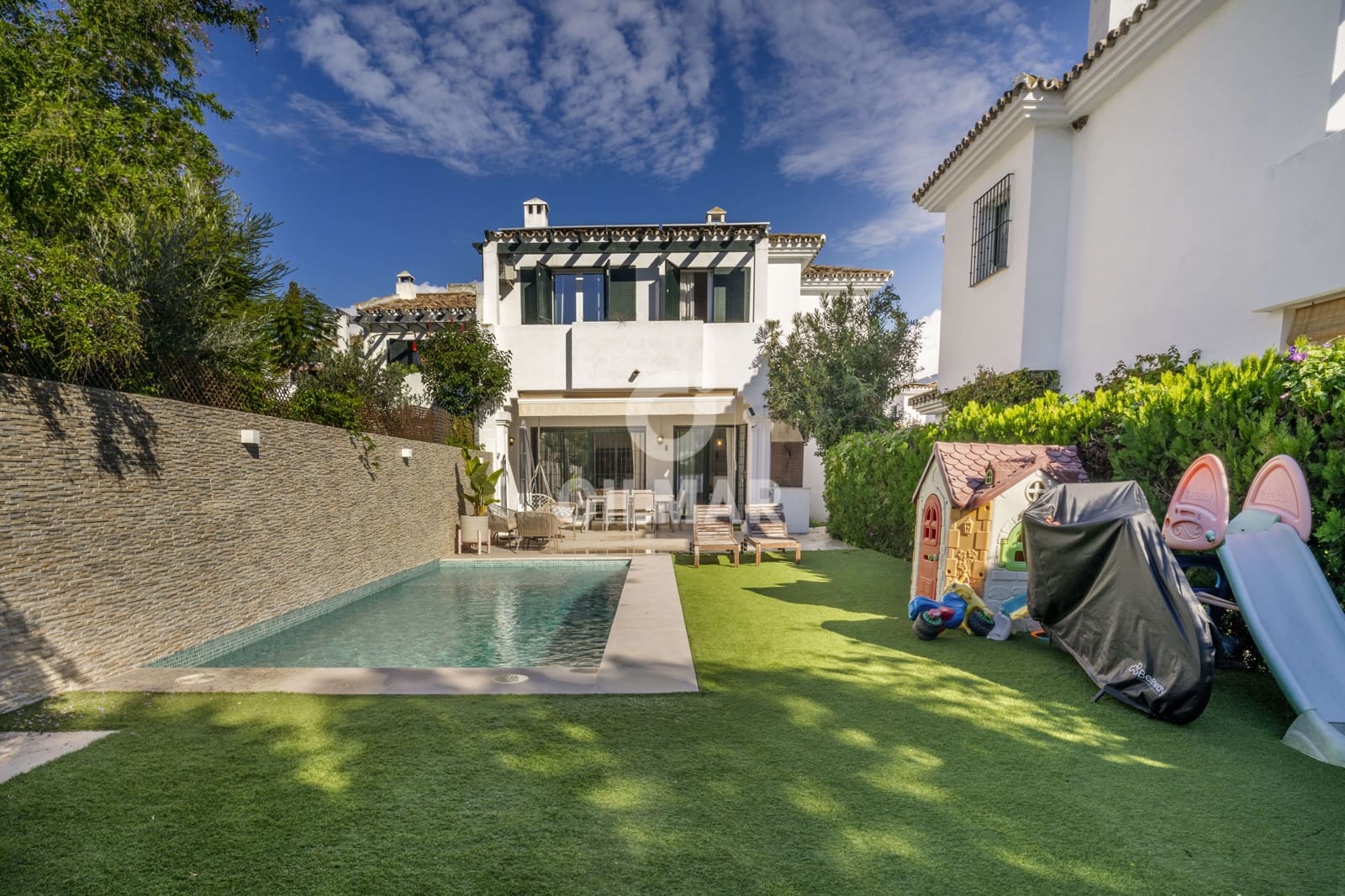 3 soveværelse Semi-Rækkehus til salg i San Pedro de Alcantara med swimmingpool garage - € 1.450.000 (Ref: 9205900)