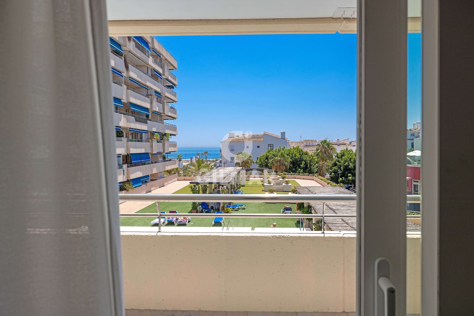 3 soverom Leilighet til salgs i Nueva Andalucia med svømmebasseng garasje - € 1 190 000 (Ref: 9205903)