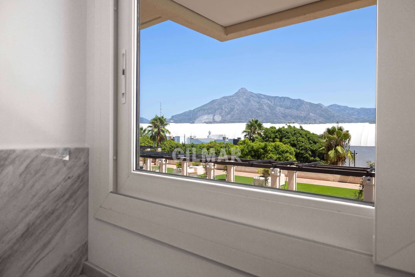 3 soverom Leilighet til salgs i Nueva Andalucia med svømmebasseng garasje - € 1 190 000 (Ref: 9205903)