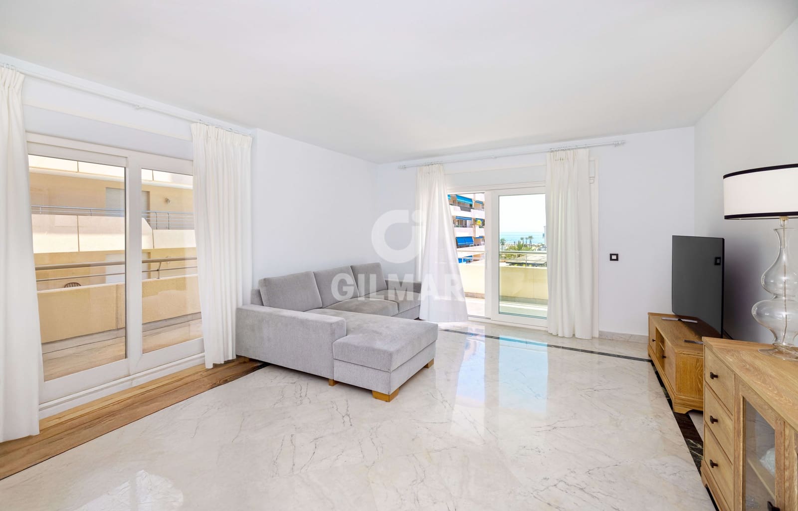 3 soverom Leilighet til salgs i Nueva Andalucia med svømmebasseng garasje - € 1 190 000 (Ref: 9205903)