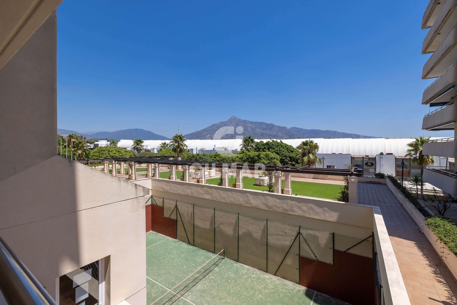 3 soverom Leilighet til salgs i Nueva Andalucia med svømmebasseng garasje - € 1 190 000 (Ref: 9205903)