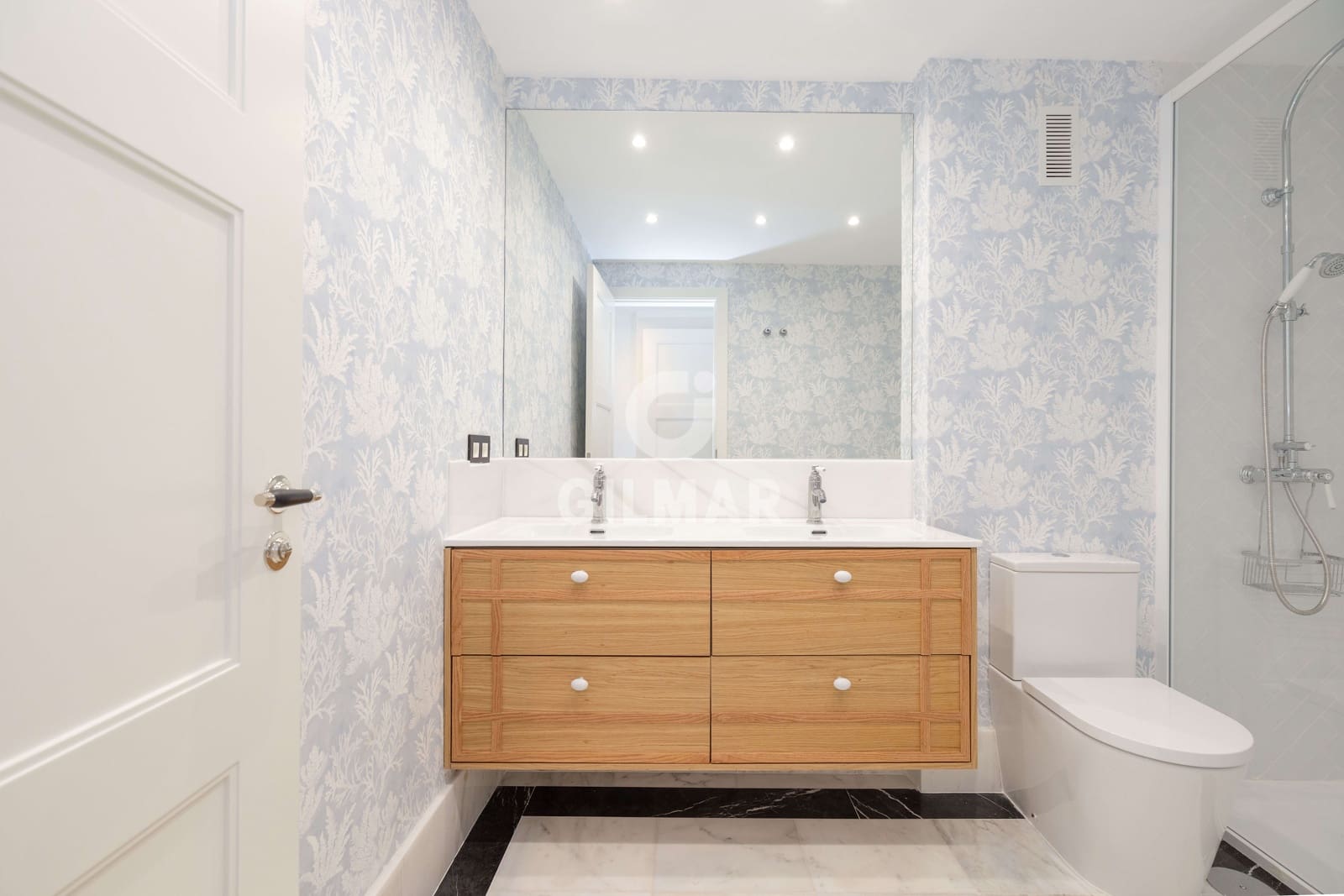 3 soverom Leilighet til salgs i Nueva Andalucia med svømmebasseng garasje - € 1 190 000 (Ref: 9205903)