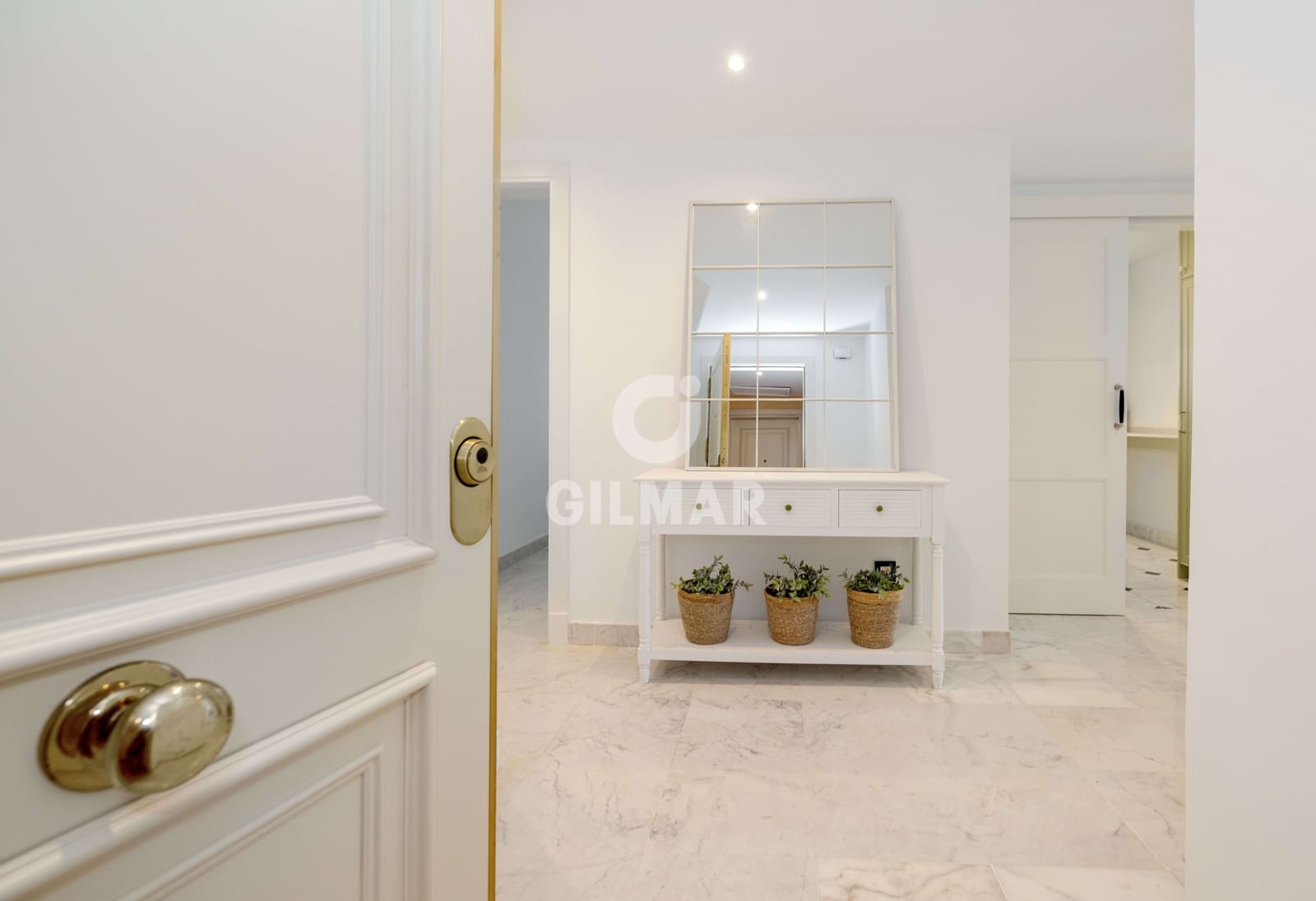 3 soverom Leilighet til salgs i Nueva Andalucia med svømmebasseng garasje - € 1 190 000 (Ref: 9205903)