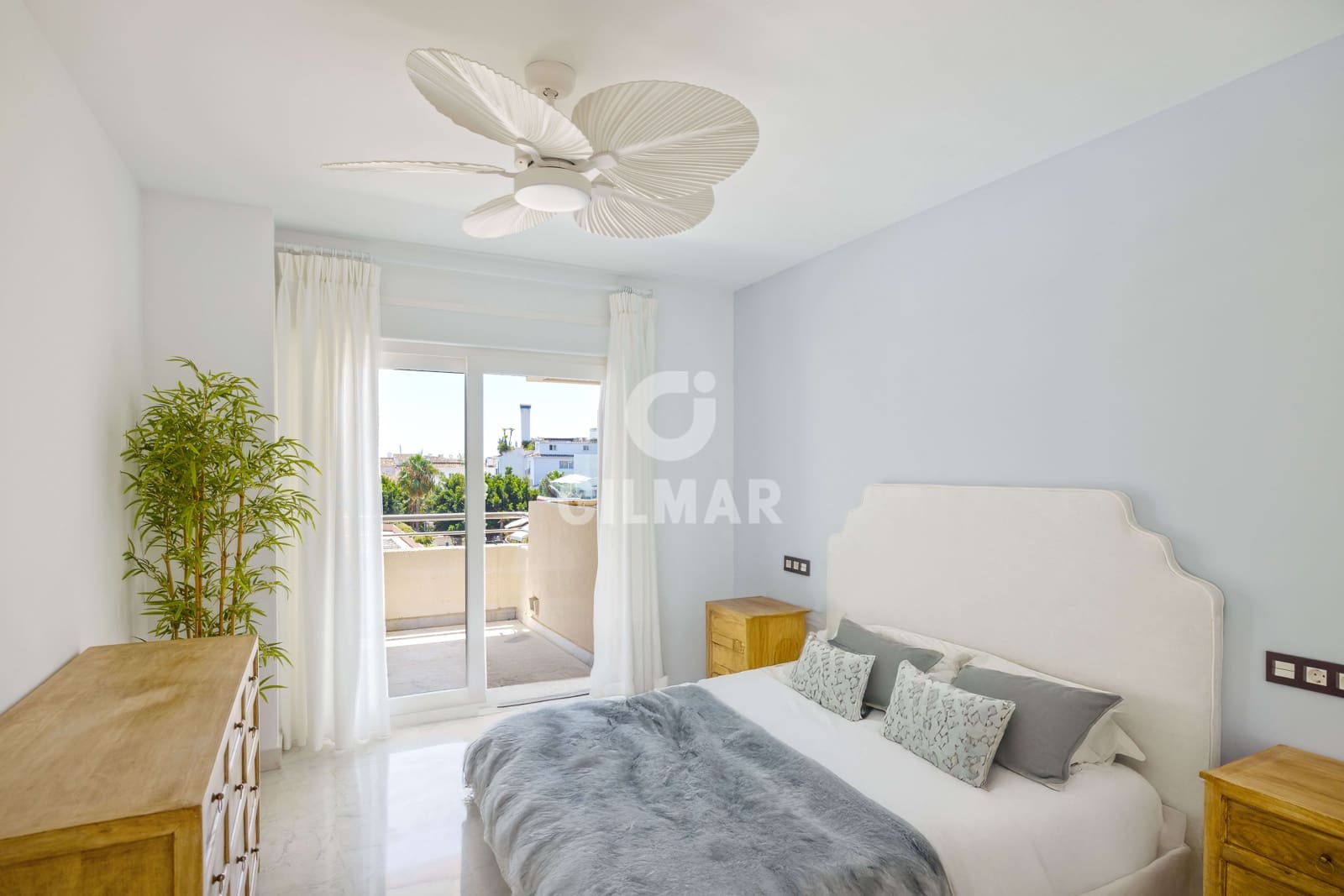 3 soverom Leilighet til salgs i Nueva Andalucia med svømmebasseng garasje - € 1 190 000 (Ref: 9205903)