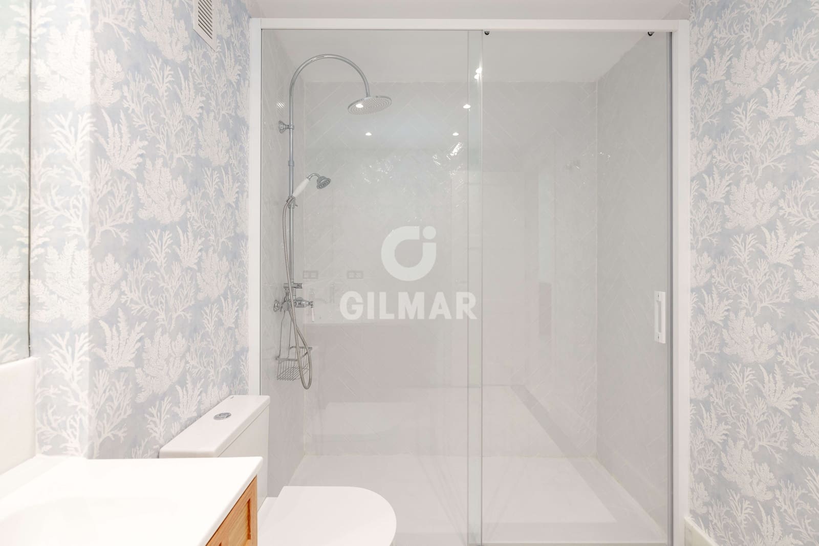 3 soverom Leilighet til salgs i Nueva Andalucia med svømmebasseng garasje - € 1 190 000 (Ref: 9205903)