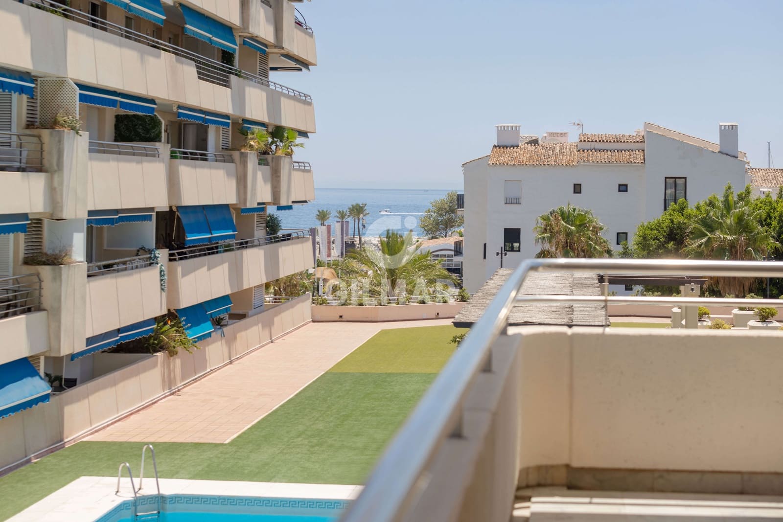 3 soverom Leilighet til salgs i Nueva Andalucia med svømmebasseng garasje - € 1 190 000 (Ref: 9205903)