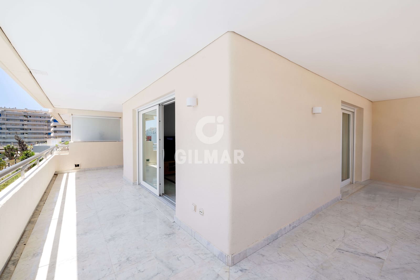 3 soverom Leilighet til salgs i Nueva Andalucia med svømmebasseng garasje - € 1 190 000 (Ref: 9205903)