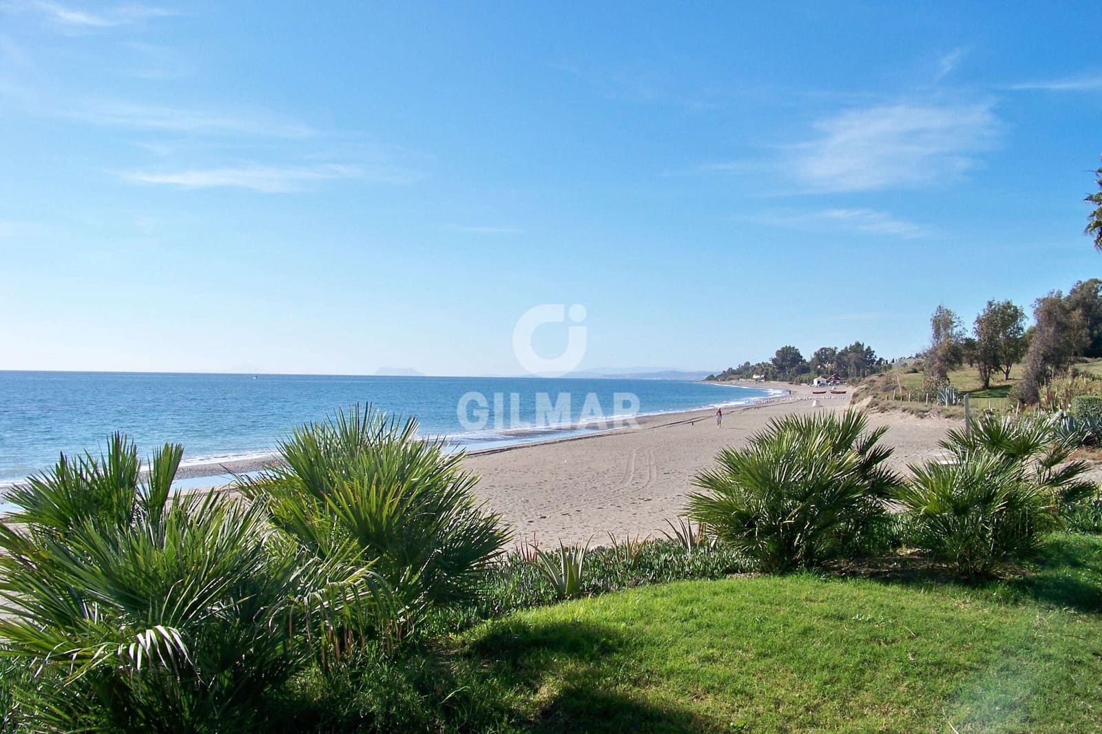 Hotel for sale in Estepona - € 4,300,000 (Ref: 9205906)