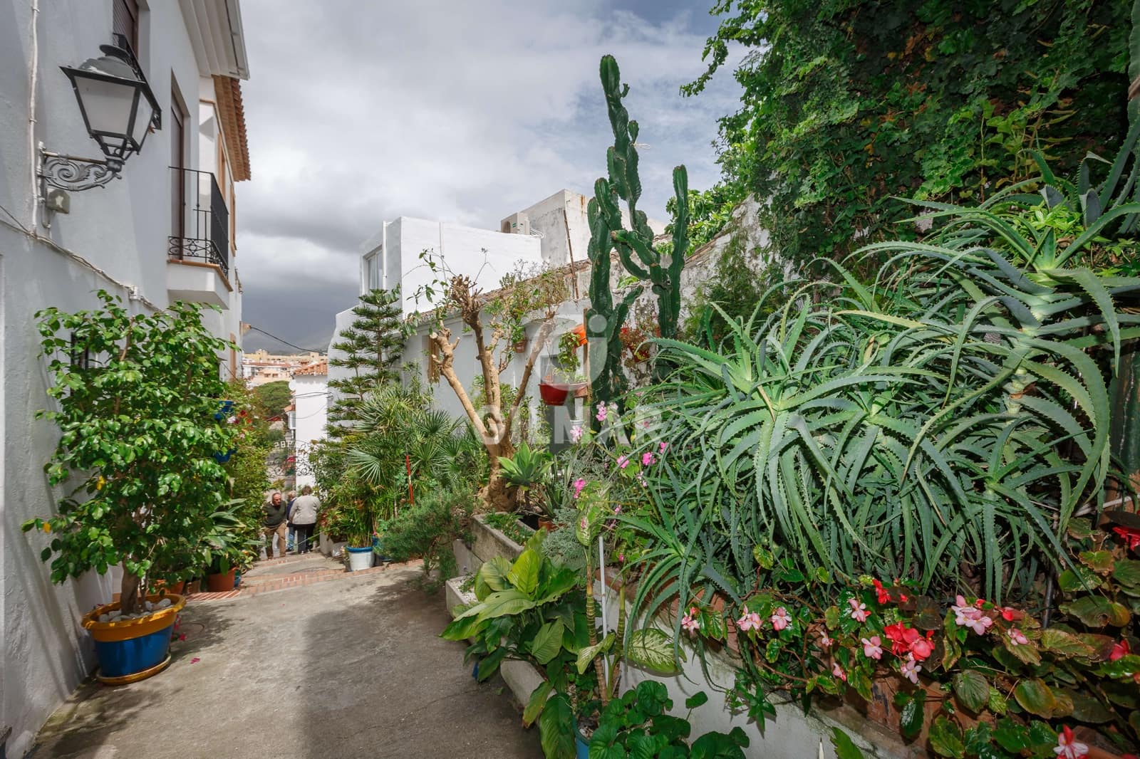 Hotel for sale in Estepona - € 4,300,000 (Ref: 9205906)