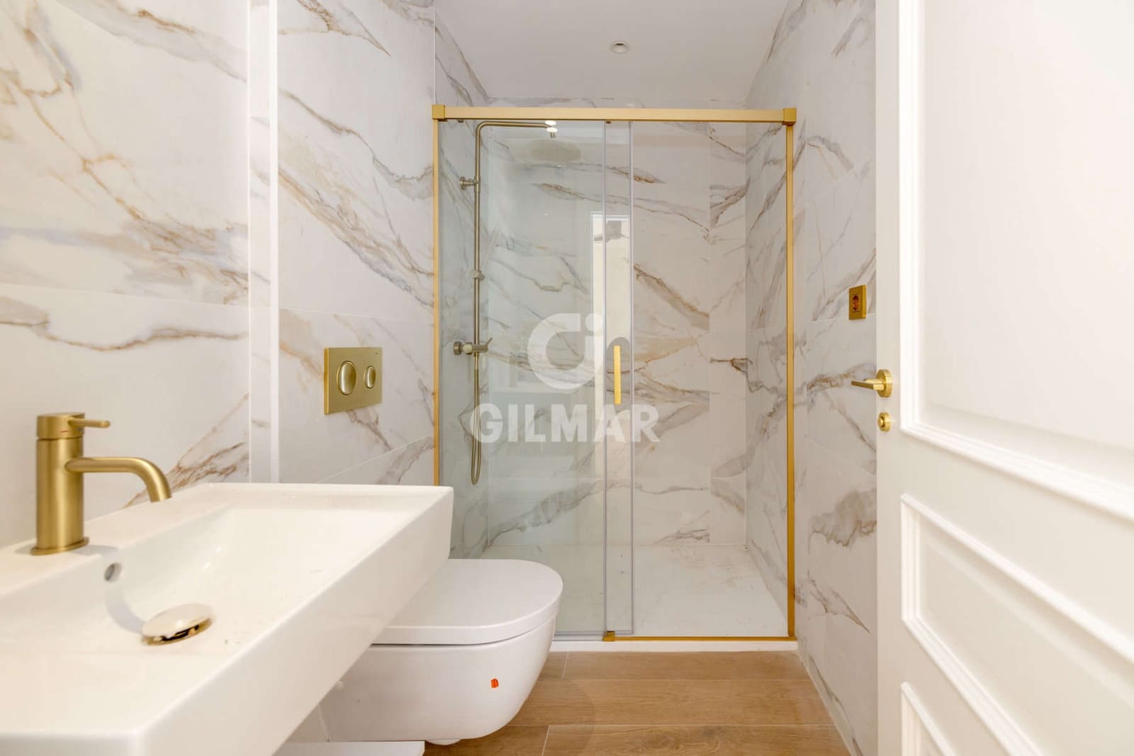 Hotel for sale in Estepona - € 4,300,000 (Ref: 9205906)