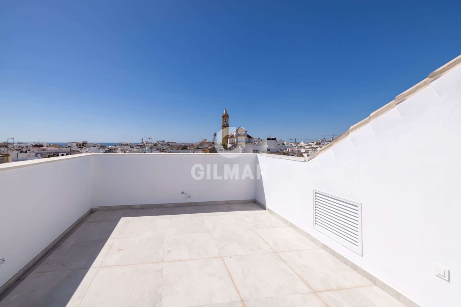 Hotel for sale in Estepona - € 4,300,000 (Ref: 9205906)