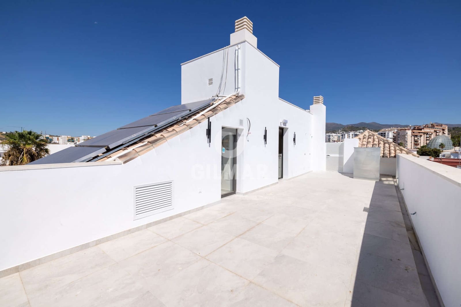 Hotel for sale in Estepona - € 4,300,000 (Ref: 9205906)