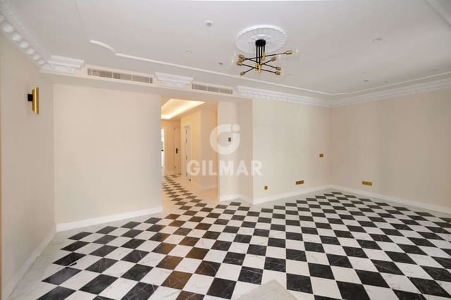 Hôtel à vendre à Centro, Estepona - 4 300 000 € (Ref: 9205906)