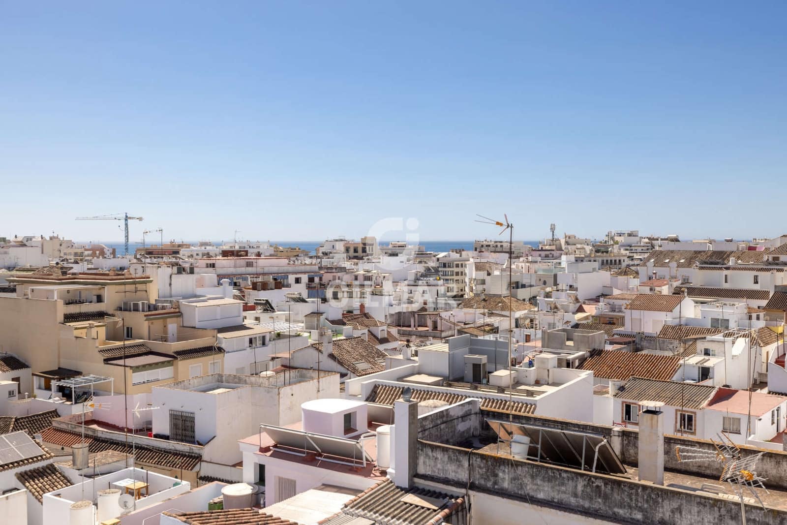 Hotel for sale in Estepona - € 4,300,000 (Ref: 9205906)