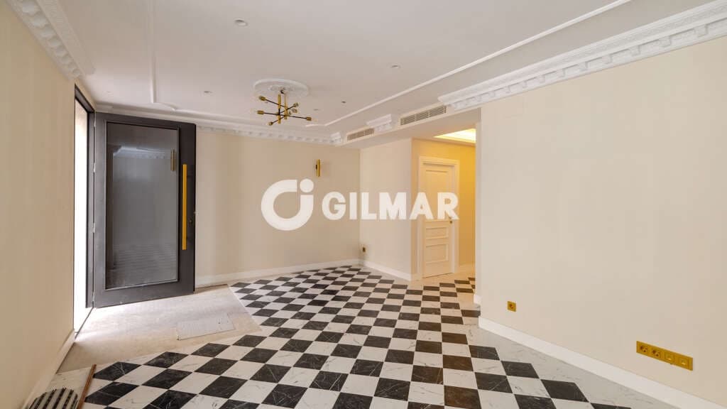 Hotel te koop in Estepona met garage - € 4.150.000 (Ref: 9205906)