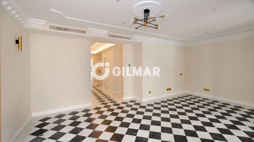 Hotel te koop in Estepona met garage - € 4.150.000 (Ref: 9205906)