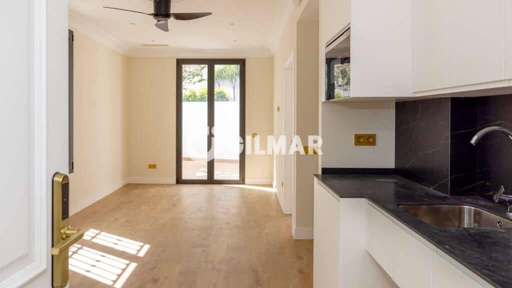 Hotel te koop in Estepona met garage - € 4.150.000 (Ref: 9205906)