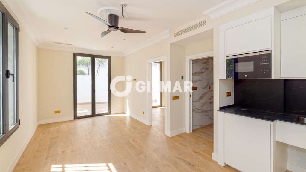 Hotel te koop in Estepona met garage - € 4.150.000 (Ref: 9205906)
