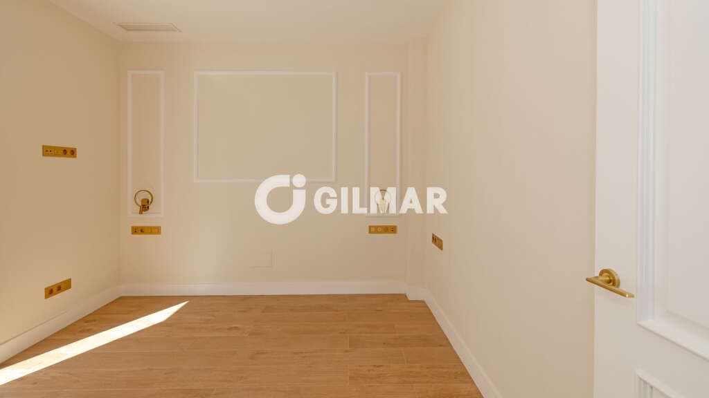 Hotel te koop in Estepona met garage - € 4.150.000 (Ref: 9205906)