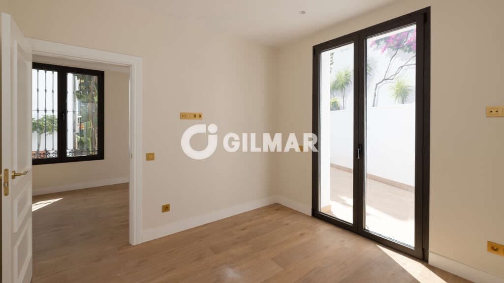 Hotel te koop in Estepona met garage - € 4.150.000 (Ref: 9205906)