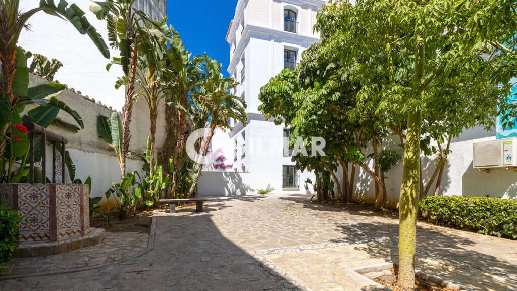 Hotel te koop in Estepona met garage - € 4.150.000 (Ref: 9205906)