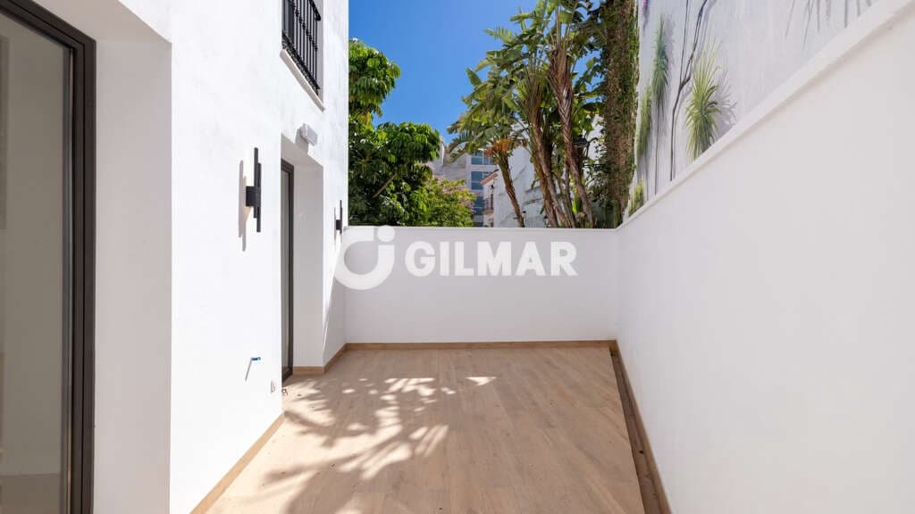 Hotel te koop in Estepona met garage - € 4.150.000 (Ref: 9205906)