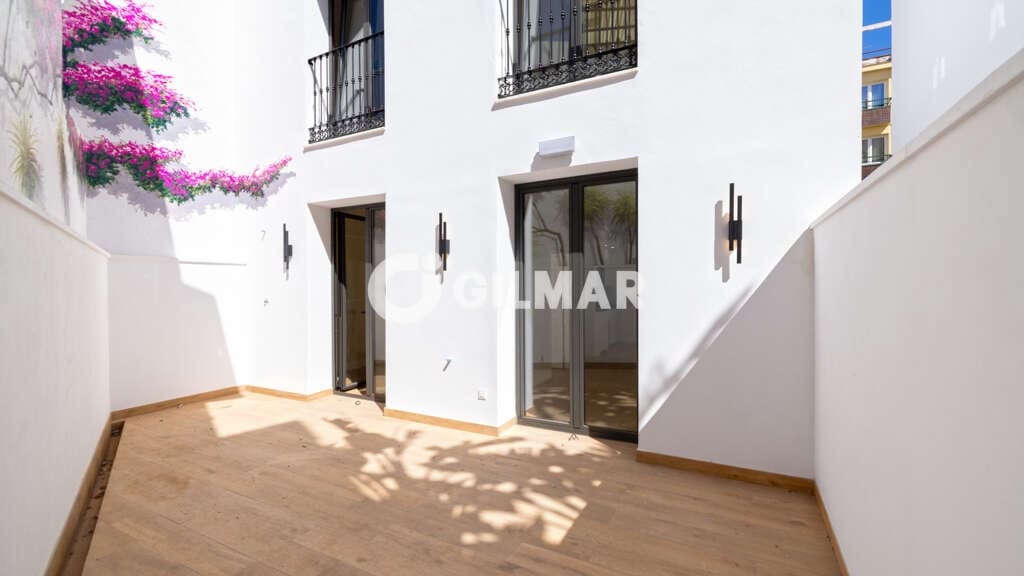 Hotel te koop in Estepona met garage - € 4.150.000 (Ref: 9205906)